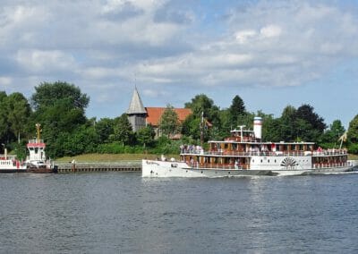 Über den Nord-Ostsee-Kanal mit dem Schaufelraddampfer „Freya“und ein Besuch von Eutin – 26.04.23